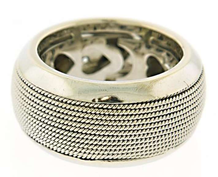 Modern Wide Ribbed Band w Diamond Heart