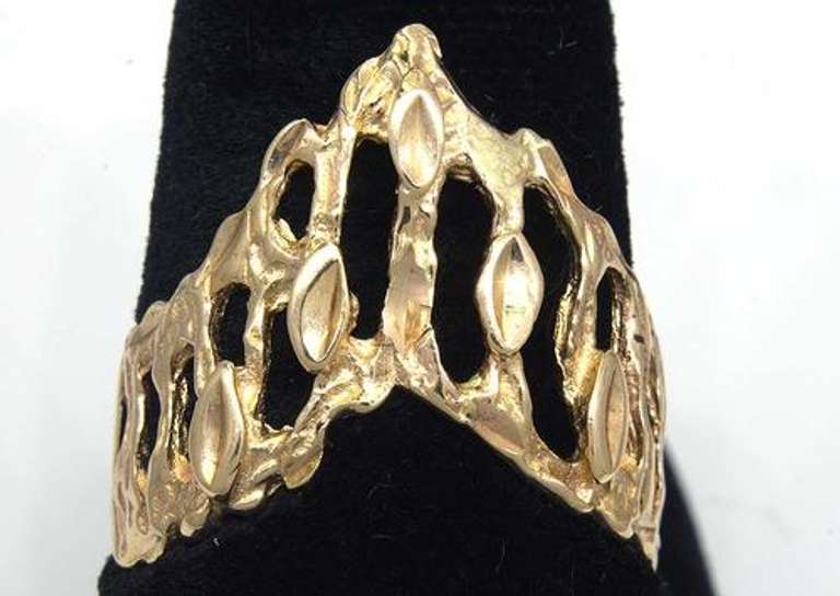 Unique Stylized Gold Band