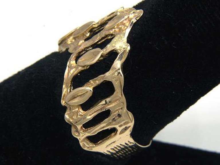 Unique Stylized Gold Band