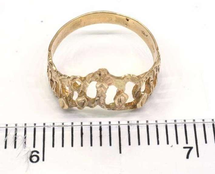 Unique Stylized Gold Band