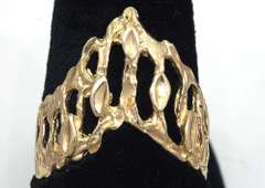 Unique Stylized Gold Band