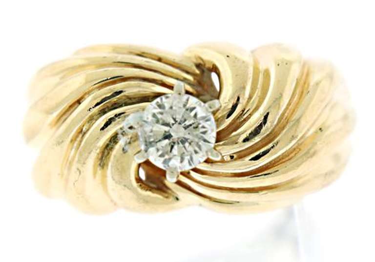 Gorgeous Round Brilliant Cut Diamond Ring