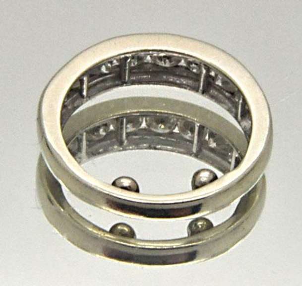 18KT WHITE GOLD DIAMOND BAND.