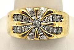 MEN'S GOLD AND DIAMOND STAR BURST RING.
