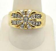 MEN'S GOLD AND DIAMOND STAR BURST RING.