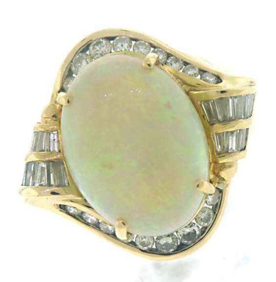 Gorgeous 18kt Opal Diamond Ring