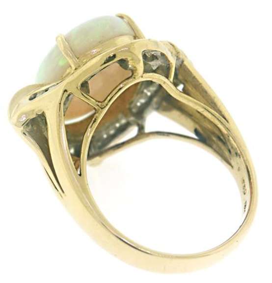 Gorgeous 18kt Opal Diamond Ring