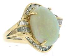 Gorgeous 18kt Opal Diamond Ring