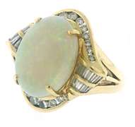 Gorgeous 18kt Opal Diamond Ring