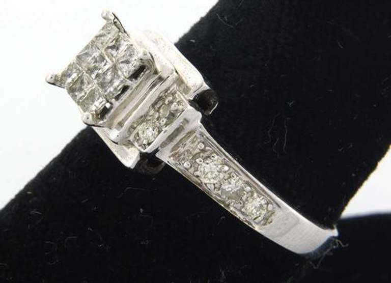 Dazzling 0.5CTW Diamond Cluster Ring in White Gold