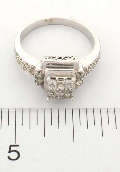 Dazzling 0.5CTW Diamond Cluster Ring in White Gold