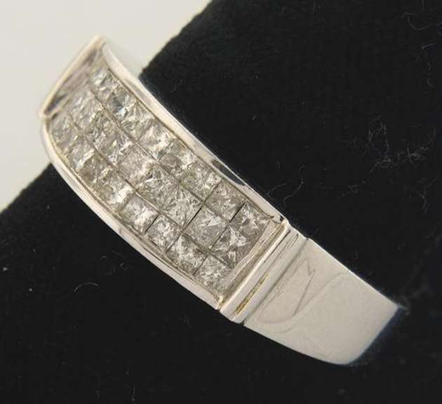 Glitzy 0.98CTW Diamond Band in 14KT White Gold