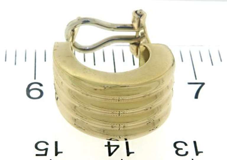 Simple Ribbed Omega Earrings