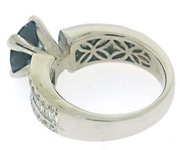 Attractive Platinum Ring w Tanzanite & Diamonds
