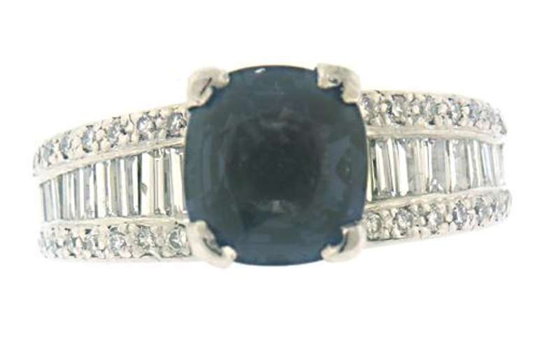 Attractive Platinum Ring w Tanzanite & Diamonds