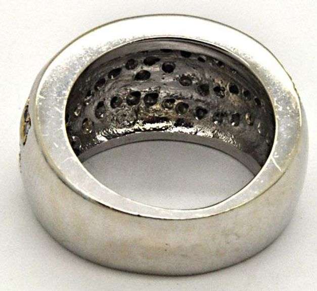 LADIES 14KT WHITE GOLD DIAMOND BAND.