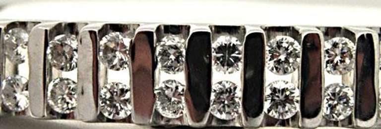 18KT WHITE GOLD DIAMOND BANGLE BRACELET. 2.50 carat