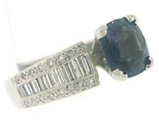 Attractive Platinum Ring w Tanzanite & Diamonds