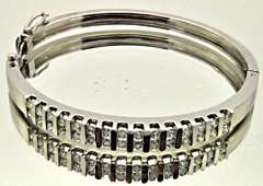 18KT WHITE GOLD DIAMOND BANGLE BRACELET. 2.50 carat