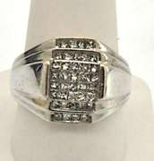 MEN'S 14KT WHITE GOLD DIAMOND RING.