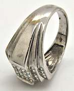 MEN'S 14KT WHITE GOLD DIAMOND RING.