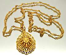 21KT SOLID GOLD SINGAPORE CHAIN WITH 21KT PENDANT.