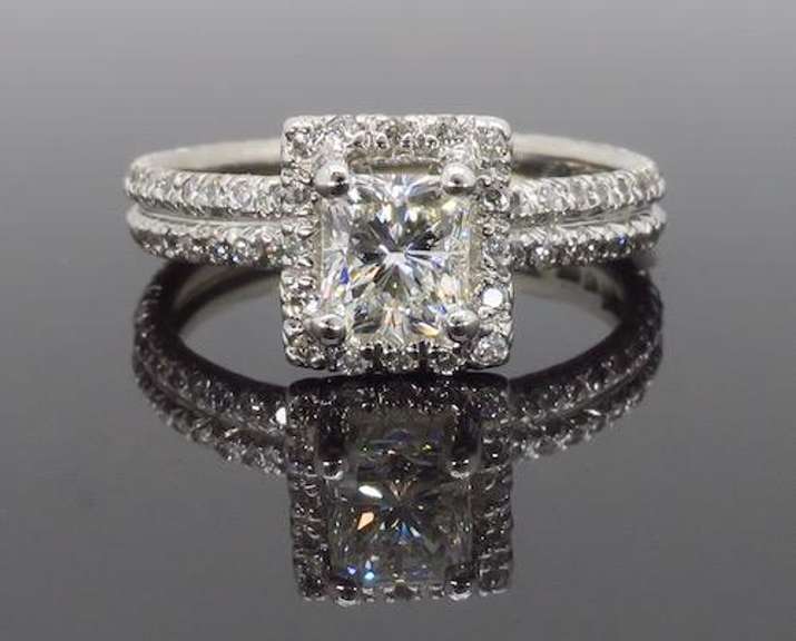 18K White Gold Halo Style Engagement Ring