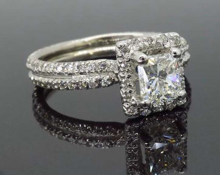 18K White Gold Halo Style Engagement Ring