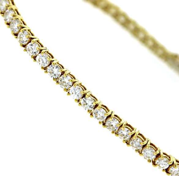 Luxurious 18kt 3.50ctw Diamond Tennis Bracelet