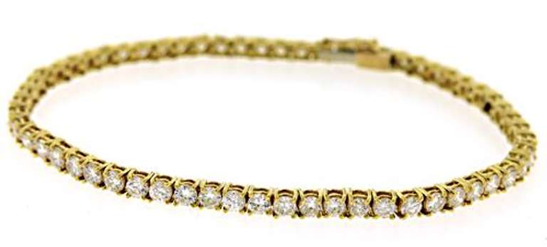 Luxurious 18kt 3.50ctw Diamond Tennis Bracelet