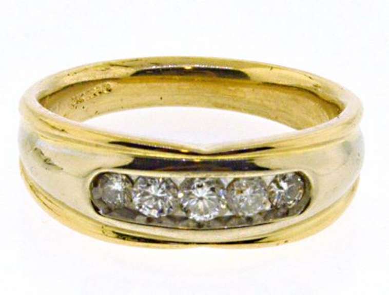 Gents apx .50ctw Diamond Yellow Gold Ring
