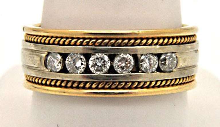 14K WHITE AND YELLOW GOLD DIAMOND RING.