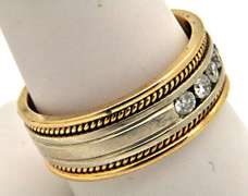 14K WHITE AND YELLOW GOLD DIAMOND RING.