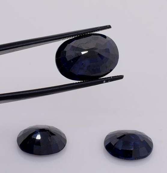 Delightful Set of Three Oval-Cut Sapphires, 22.56CTW