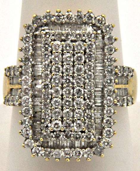 14K YELLOW GOLD 2.10 CTW DIAMOND RING.