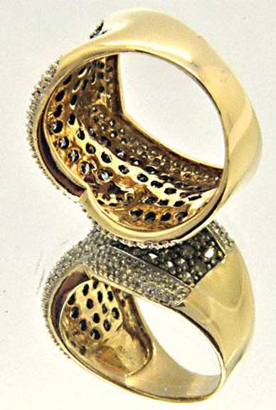 LADIES 14K GOLD WITH WHITE AND CHOCOLATE DIAMONDS.