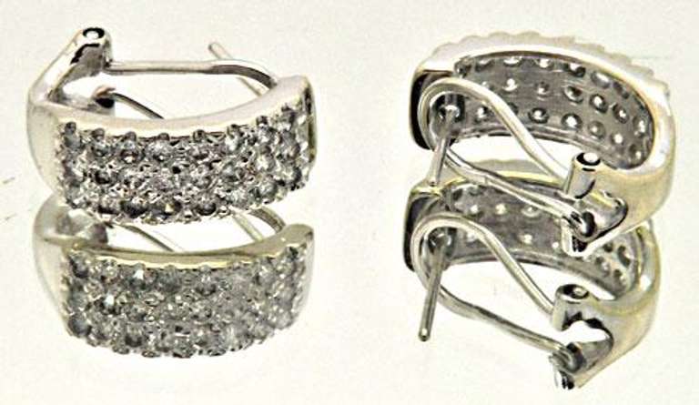14K WHITE GOLD DIAMOND EARRINGS.