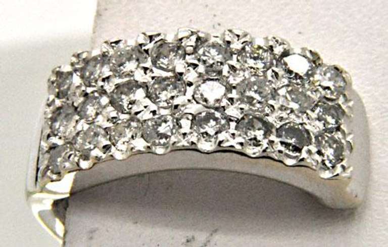 14K WHITE GOLD DIAMOND EARRINGS.