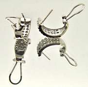 14K WHITE GOLD DIAMOND EARRINGS.