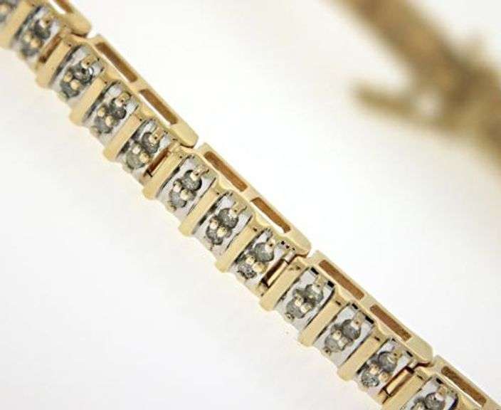 Amazing Diamond Tennis Bracelet in Yellow Gold