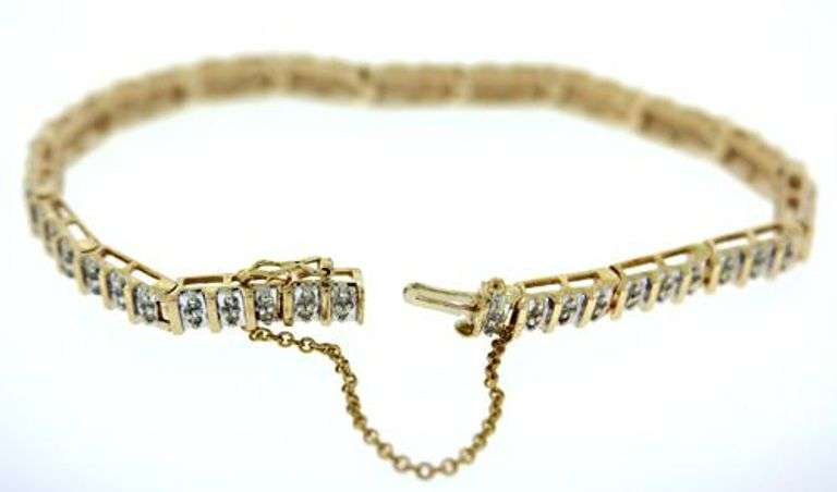 Amazing Diamond Tennis Bracelet in Yellow Gold
