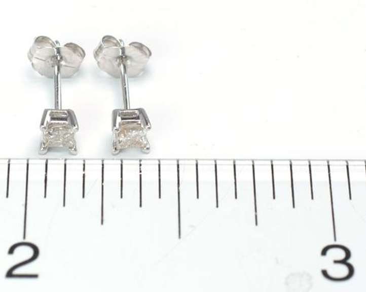 Cute Diamond Stud Earrings in 14KT White Gold