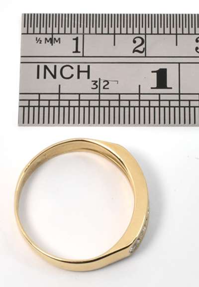 Lovely Ring with 8 Diamonds