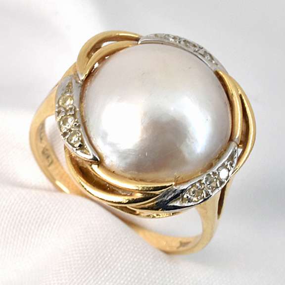 Lustrous Mobe Pearl Ring