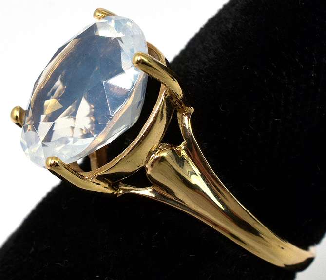 Vintage Yellow Gold Ring with a Large Glass Crystal