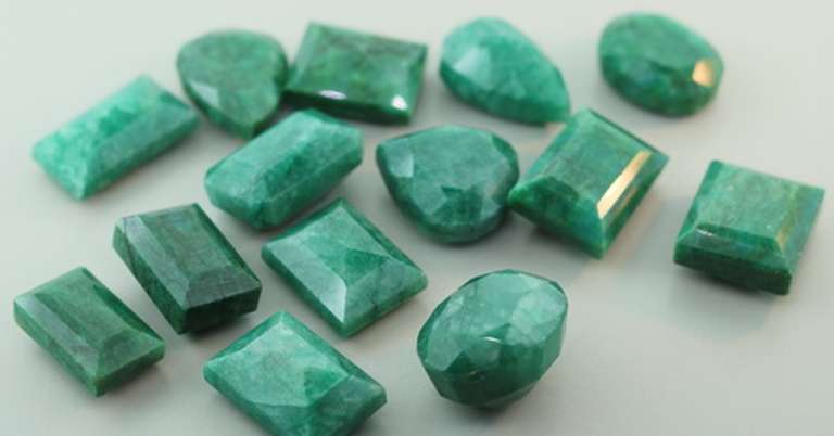 Huge 908ct 14 piece Emerald parcel