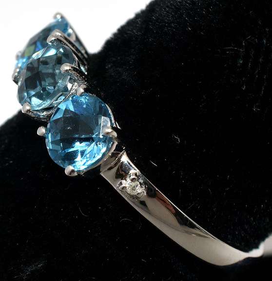 Blue Topaz Ring in White Gold