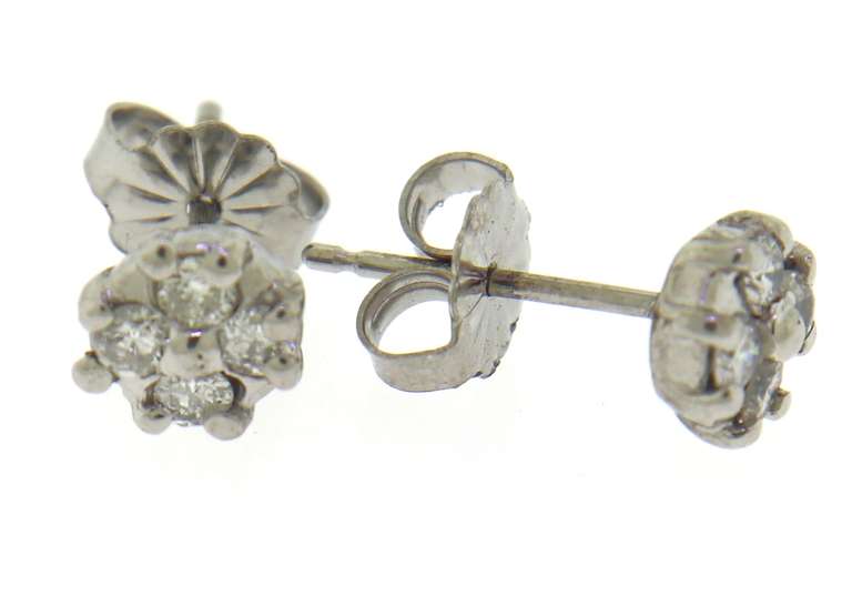Simple 18kt Diamond Flower Stud Earrings