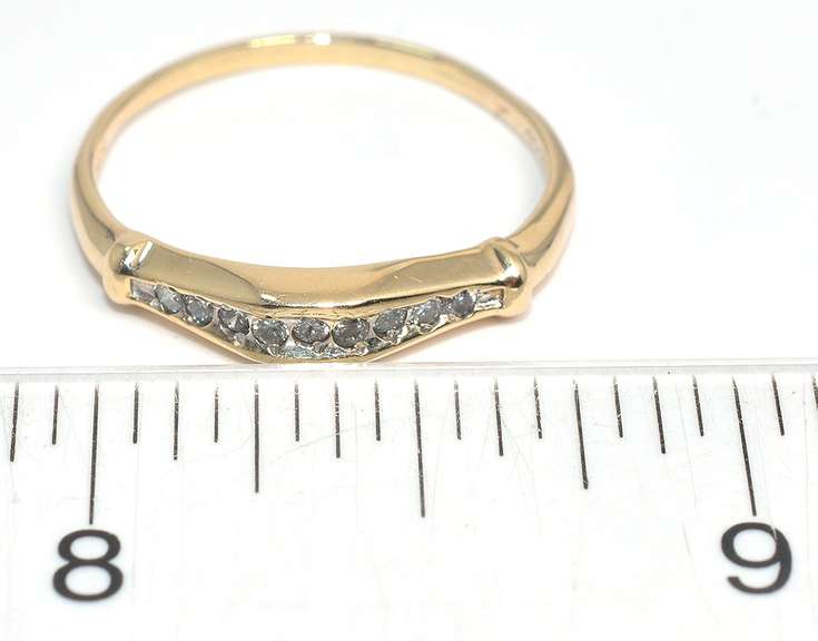 Sweet Vintage Diamond Band in 14KT Yellow Gold
