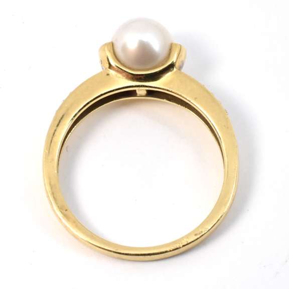 Stylish Freshwater Pearl Ring